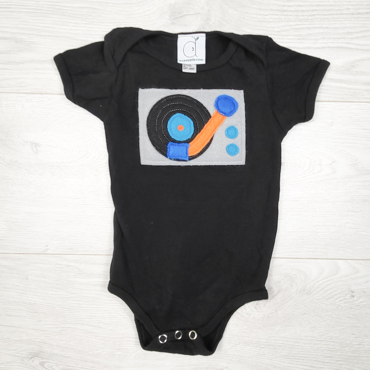 Ana Apple handmade "Turntable" felt applique bodysuit. Size 6-12 months