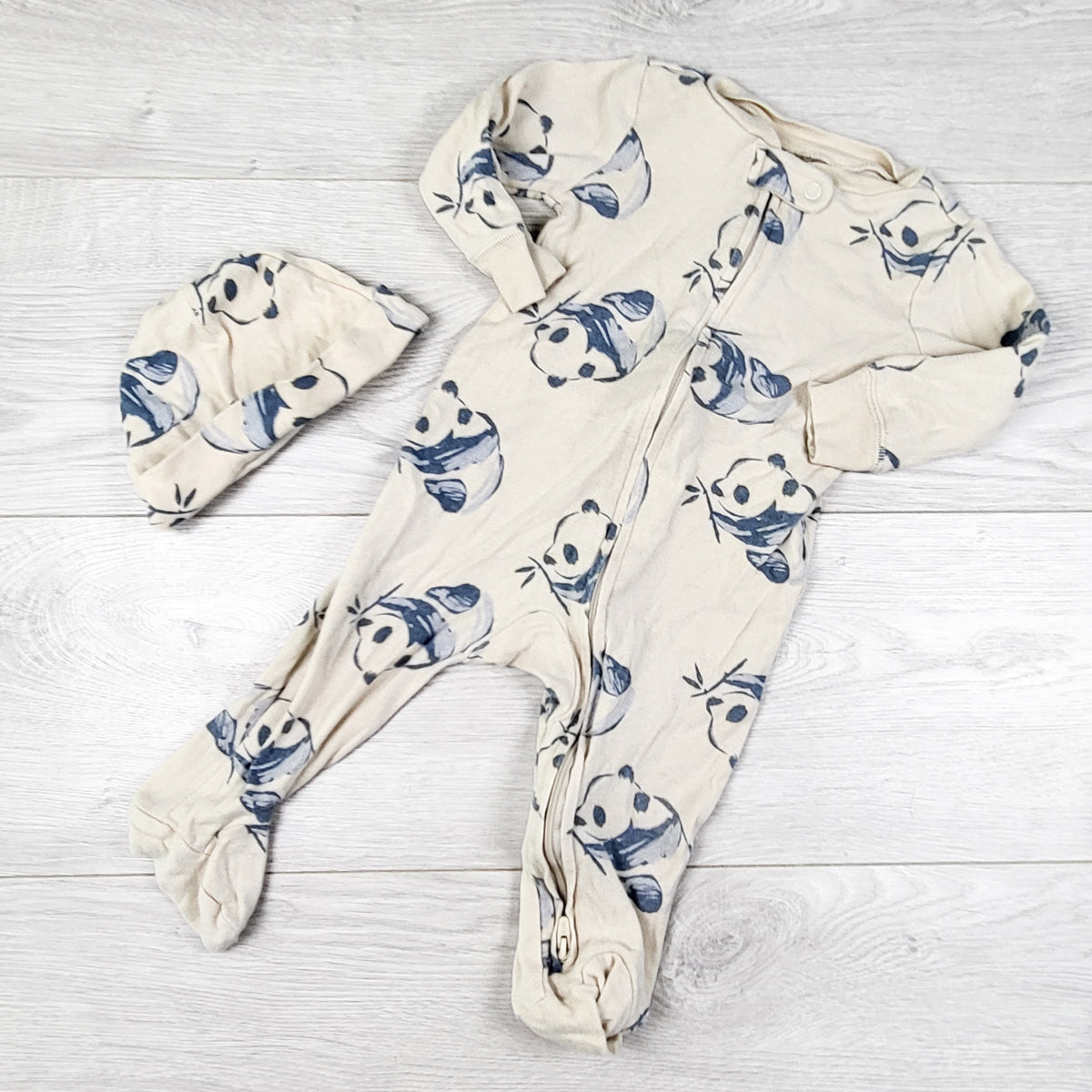 Carters cream coloured zippered panda print sleeper with hat. Size 9 months