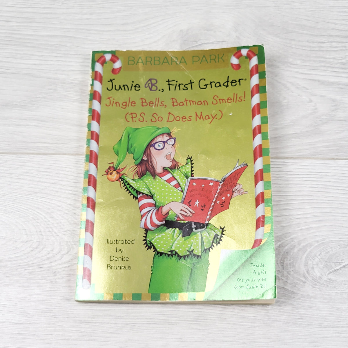 Junie B., First Grader: Jingle Bells, Batmans Smells! Soft cover chapter book