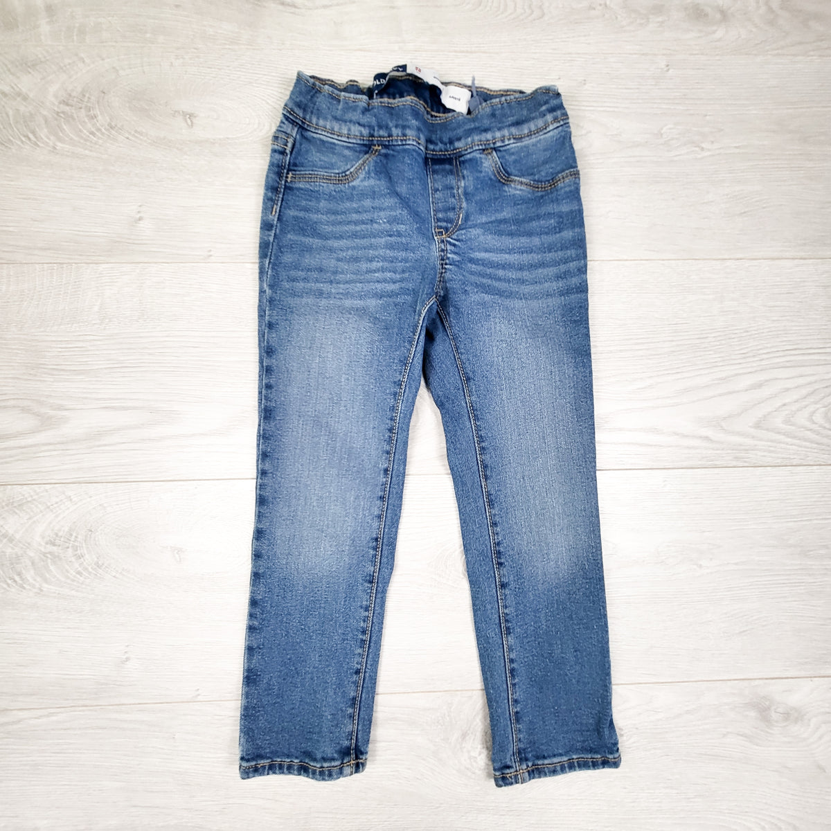 Old Navy medium wash skinny jeans. Size 5T