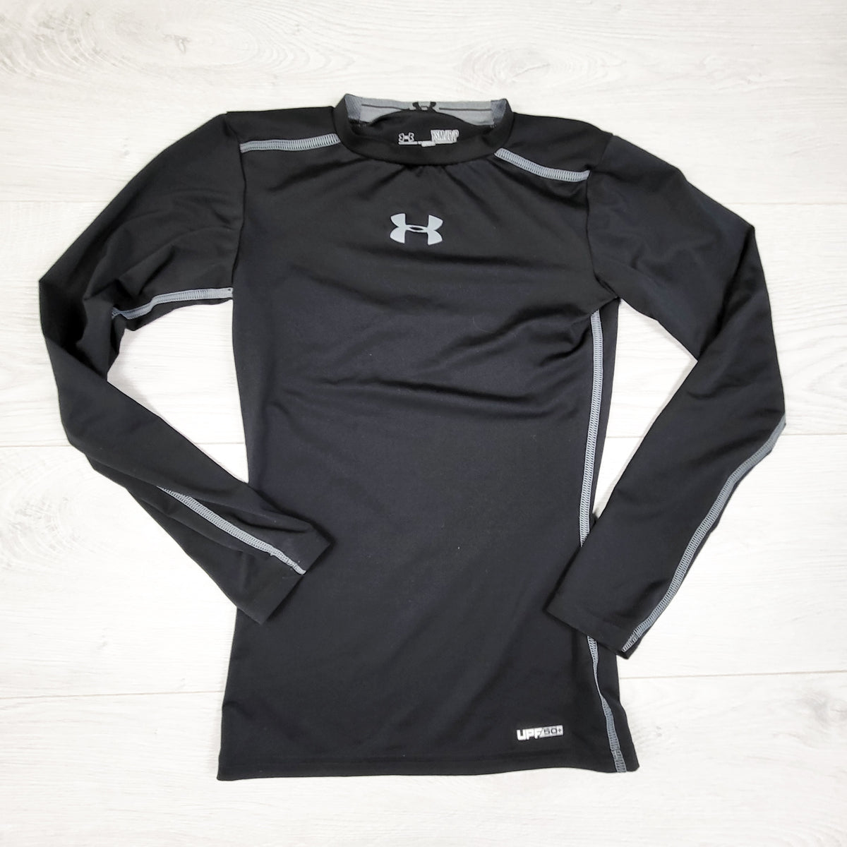 Under Black HeatGear Fitted Long-Sleeve Base Layer Shirt. Size small (7/8)