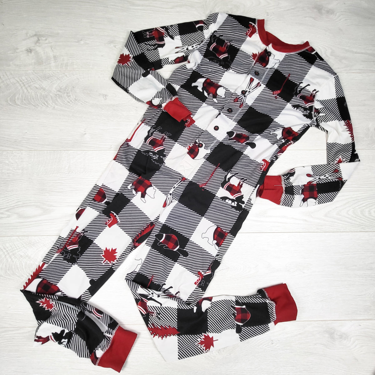 Fammy Jammies buffalo plaid sleeper with animals in sweaters. Size 7/8