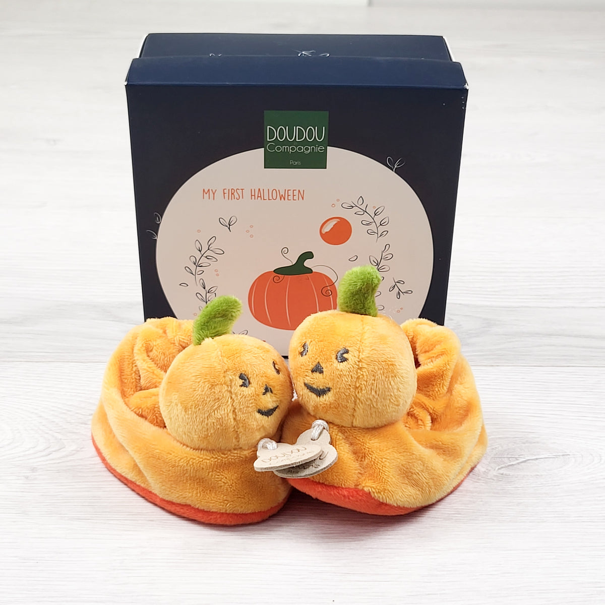 NEW - Doudou et Compagnie Paris "My First Halloween" Pumpkin Baby Booties. Size 0-6 months