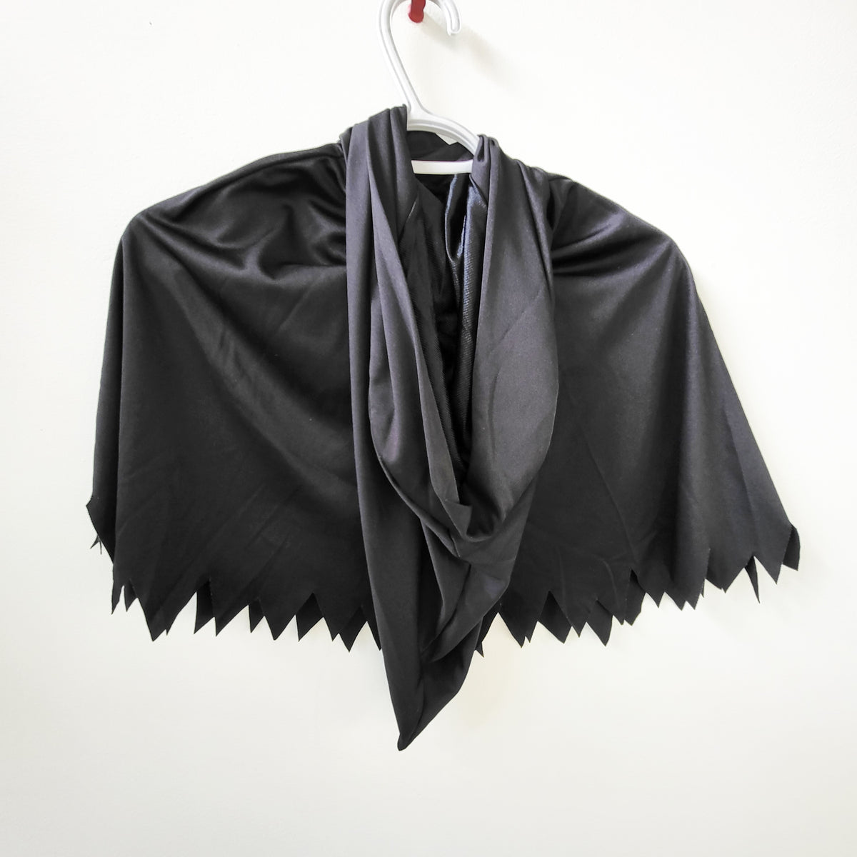 Spirit Halloween black hooded cape. Size medium