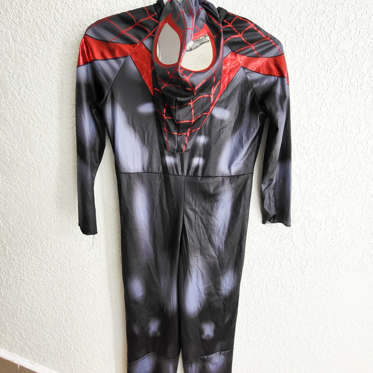 Spider-man Miles Morales 2pc costume. Size medium (8ish)