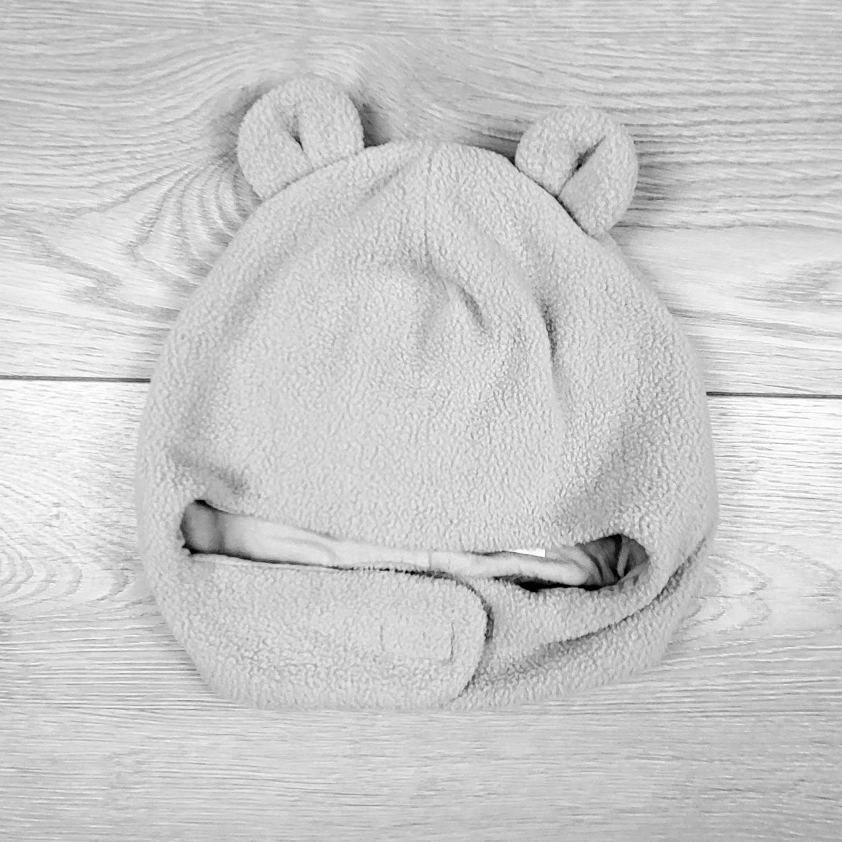 Luvable Friends grey fleee hat. Size 6-12 months