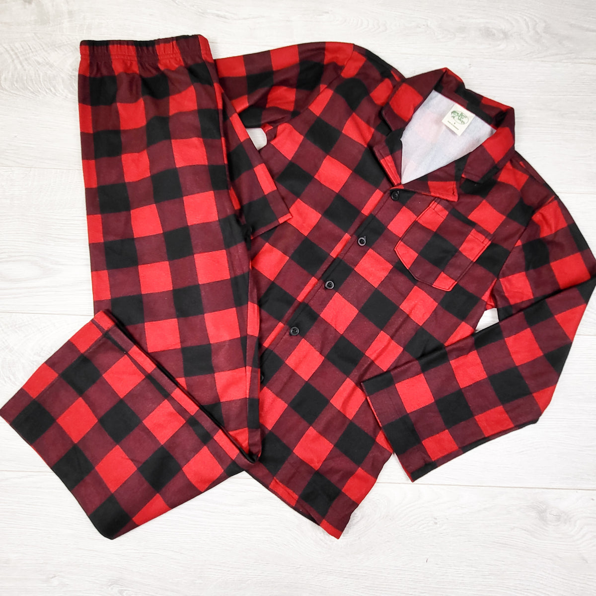 Bass Pro Shops Red Plaid 2pc Button Down PJs. Size Small (6/7)