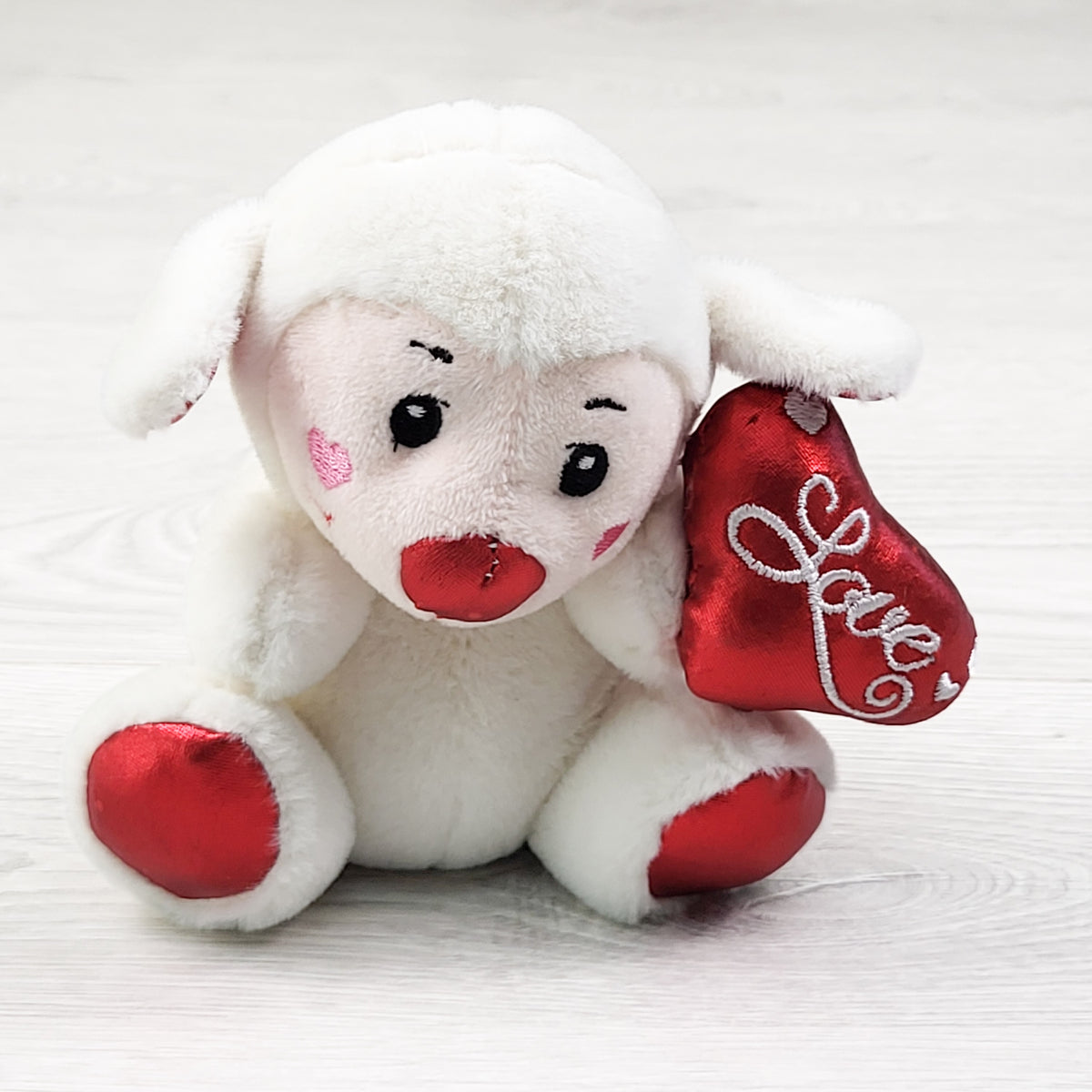 Small plush "Love" Lamb