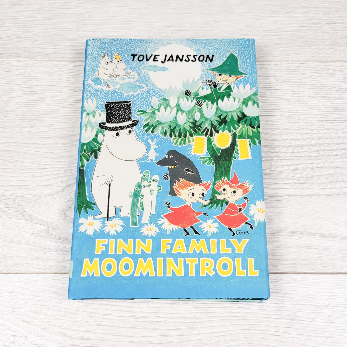 Finn Family Moomintroll. Hardcover chapter book