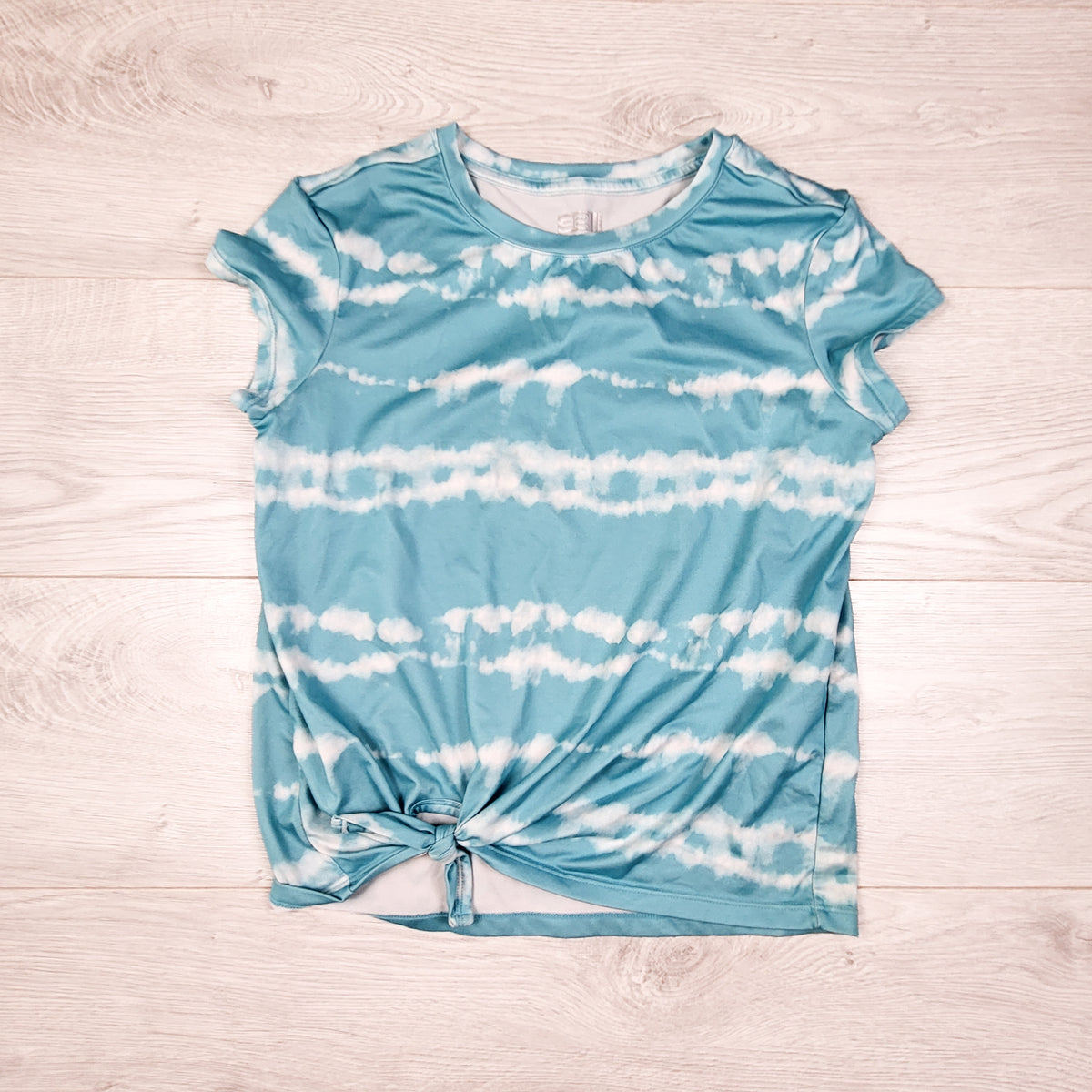 32 Degrees blue tie dye look knotted active t-shirt. Size 8