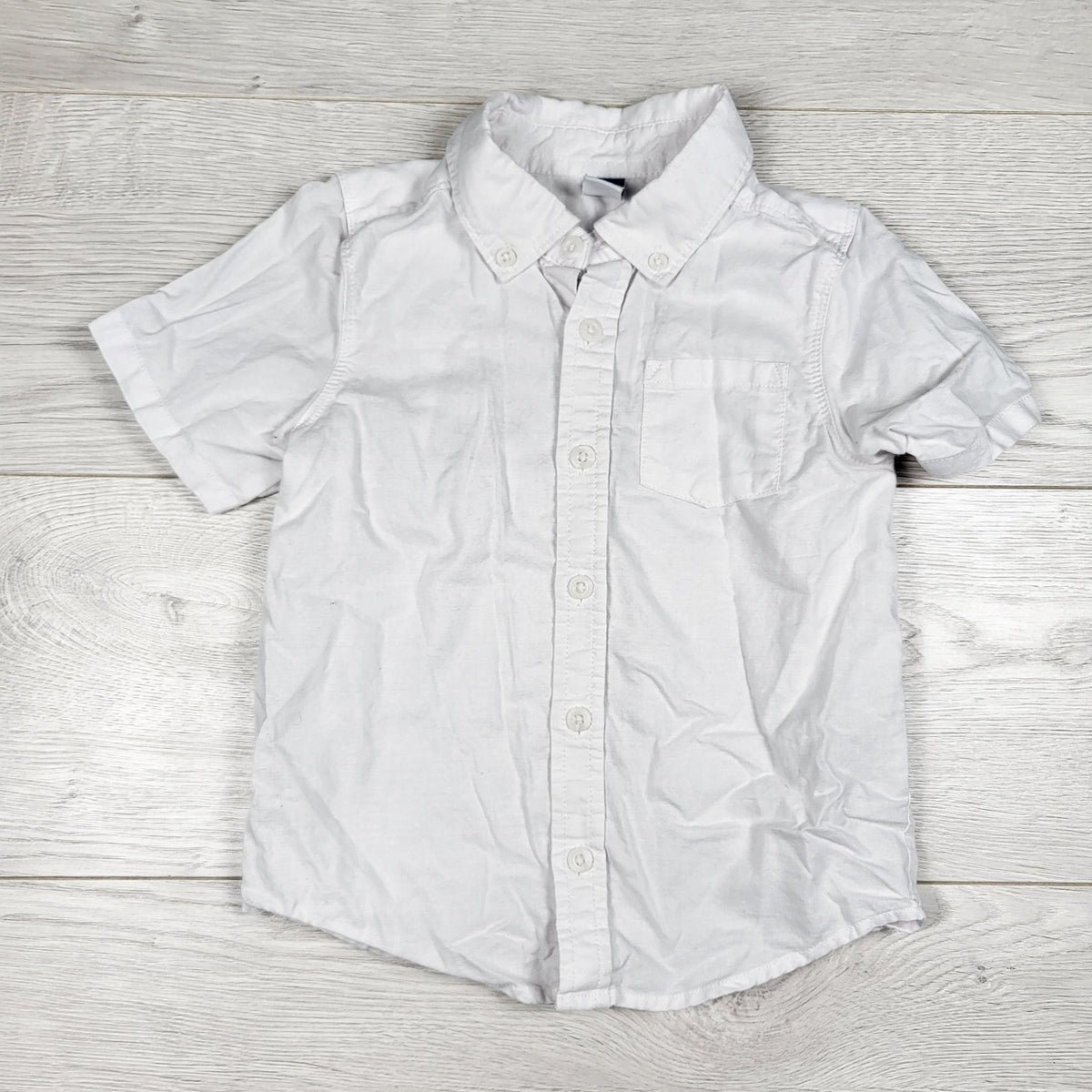 Old Navy short sleeve button up shirt. Size 3T