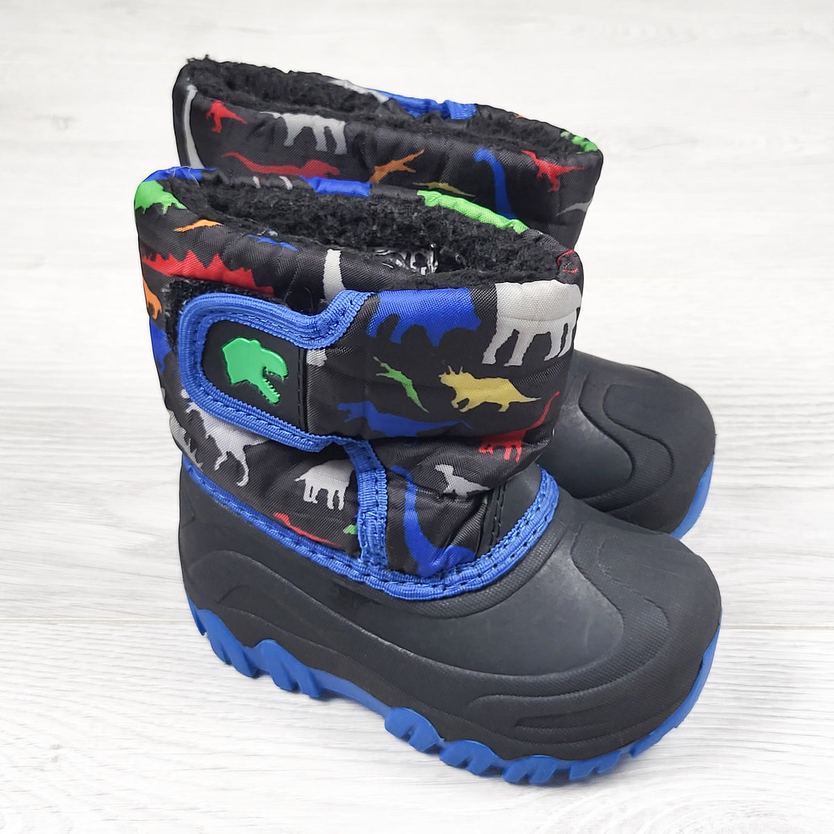 Black dinosaur print snow boots. Size 6