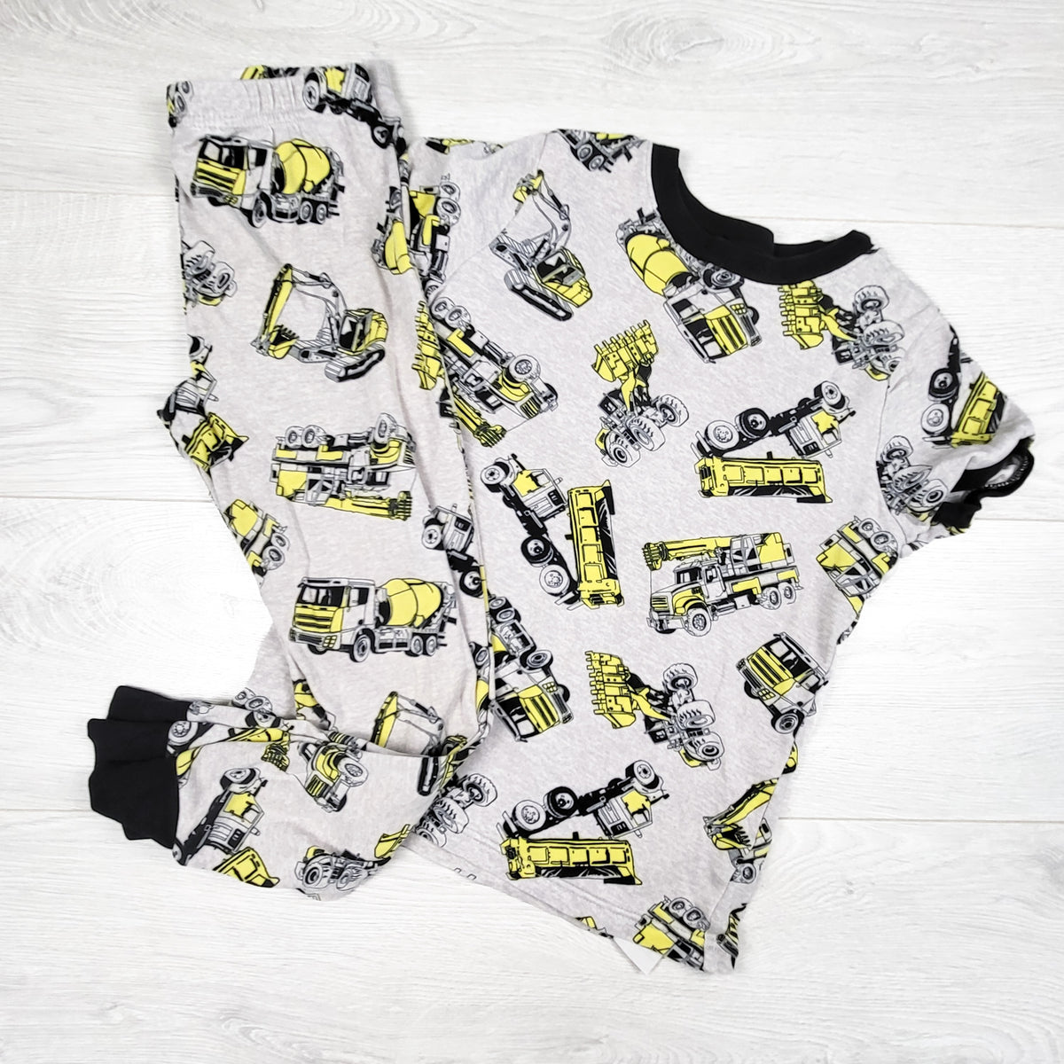 Kirkland grey 2pc construction themed PJs. Size 7