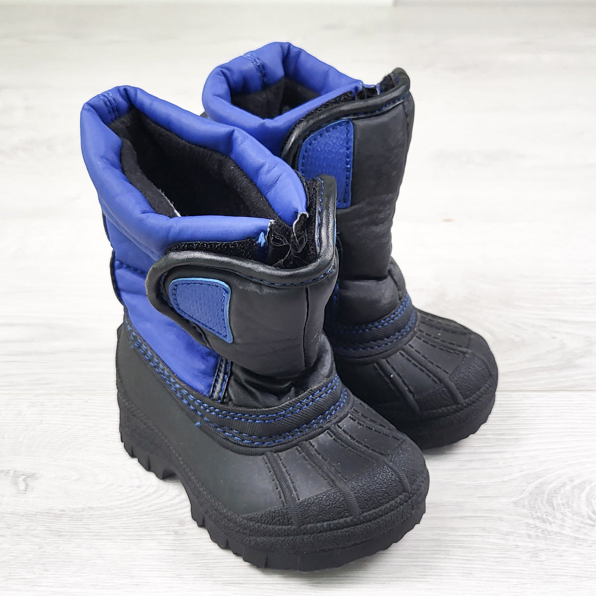 Children's Place black and blue snow boots. Size 5 (toddler)