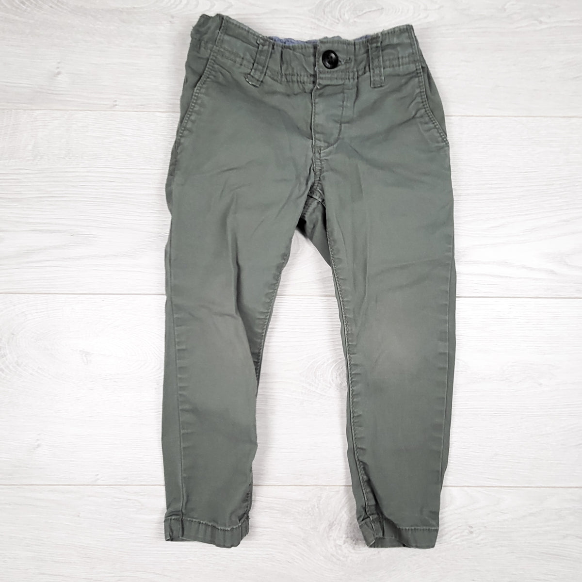Oshkosh green chino pants. Size 3T