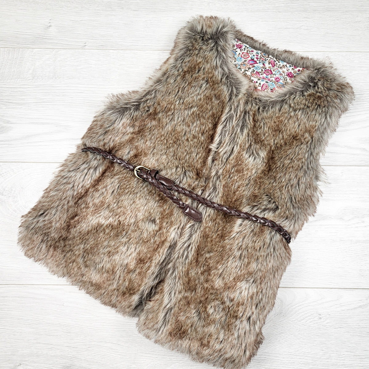 Faux fur vest with belt - Size 8
