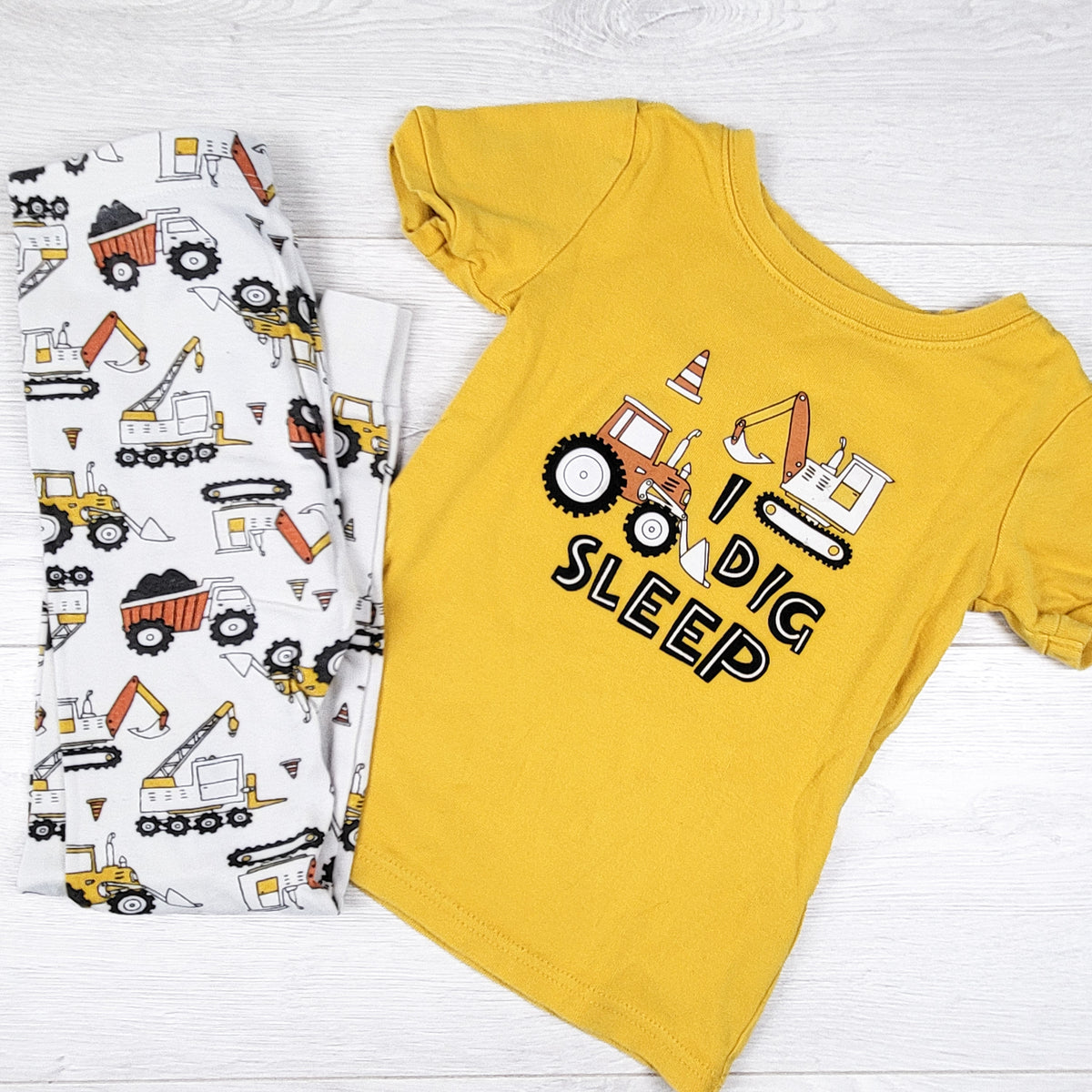Old Navy white and yellow 2pc "I Dig Sleep" PJs - Size 6