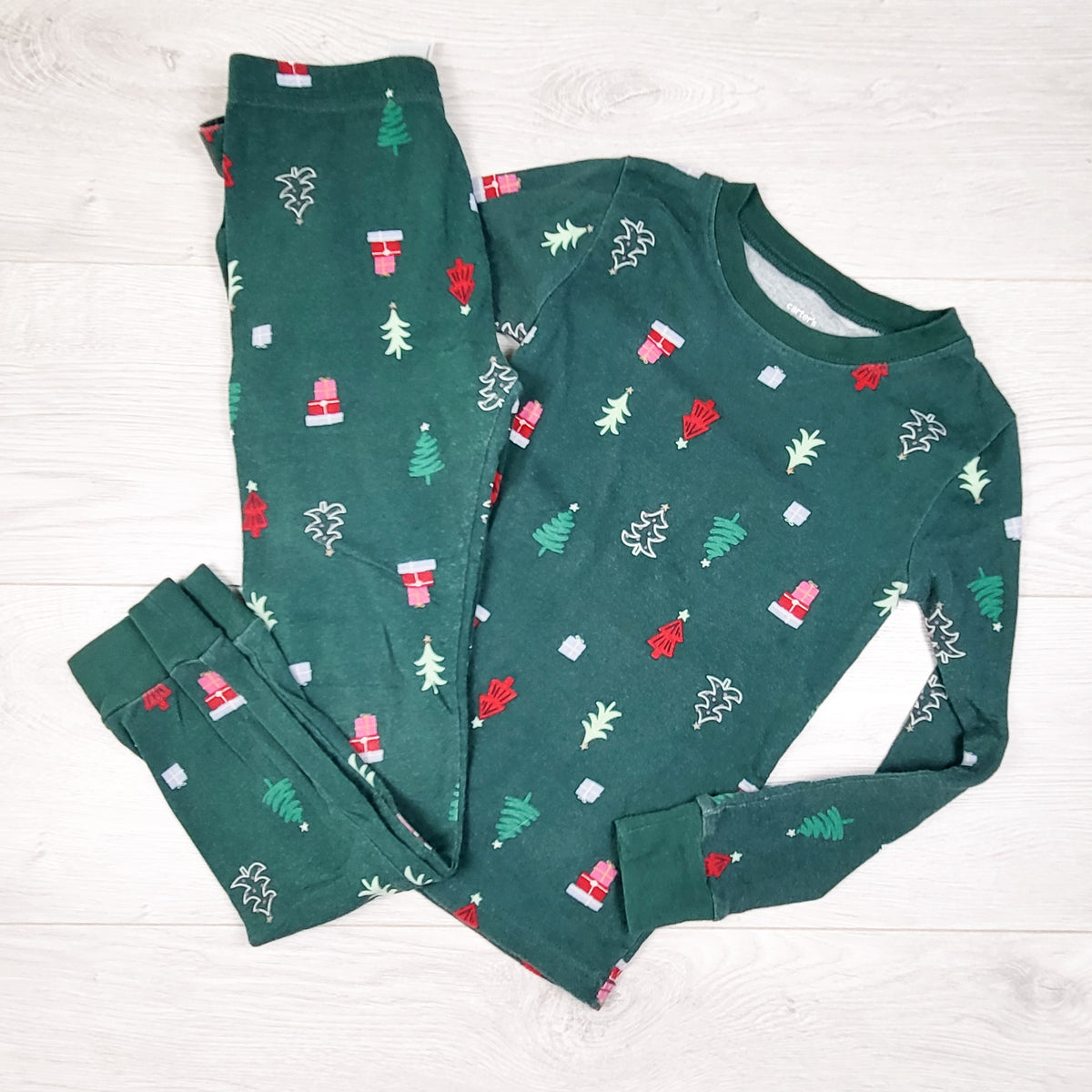 Carters green 2pc Christmas themed PJs - Size 7