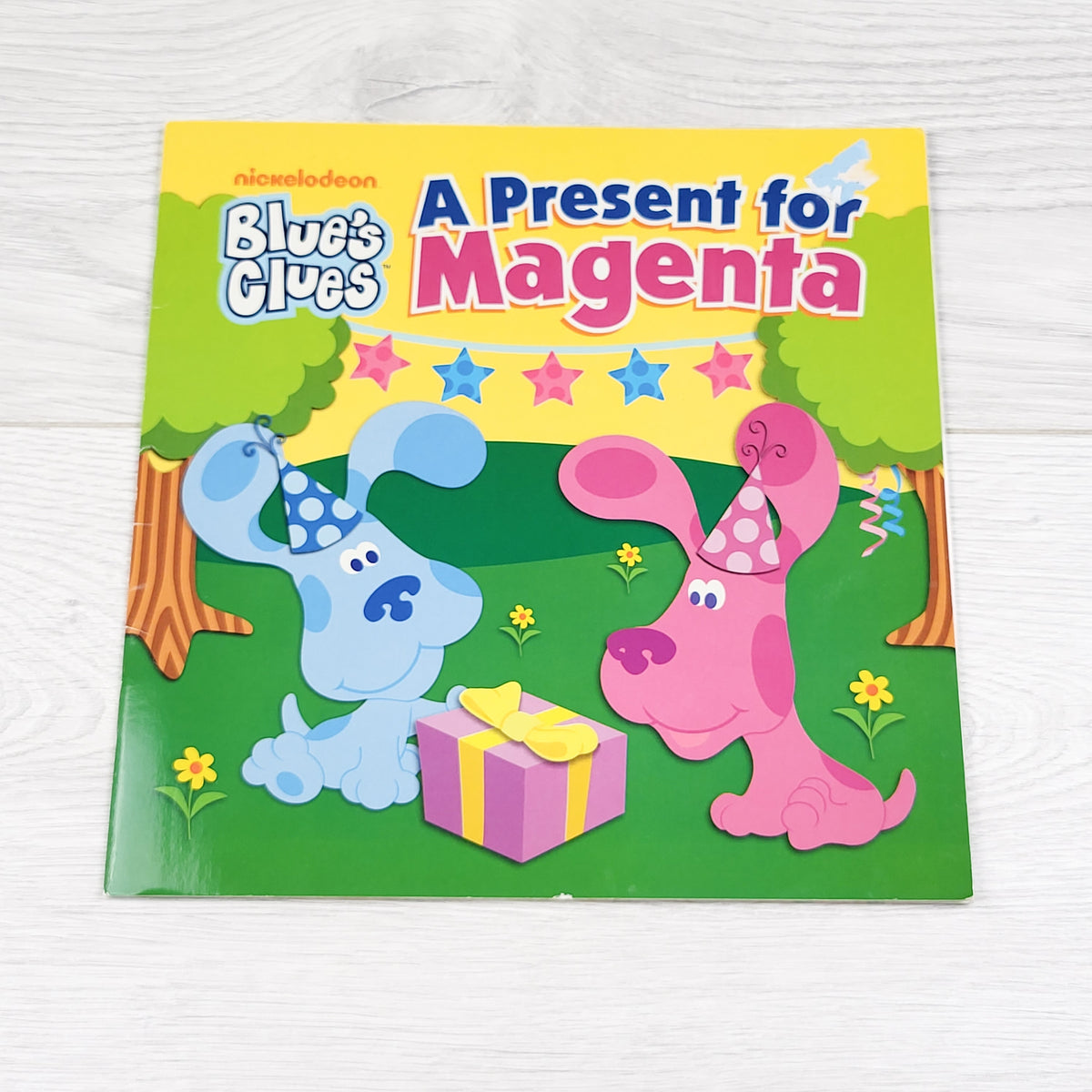 Blue's Clues: A Present for Magenta - soft cover book