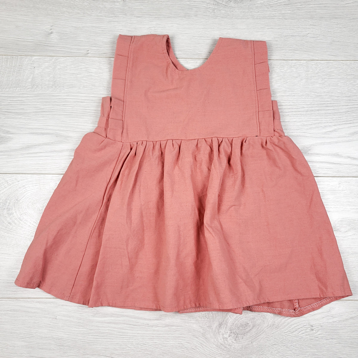 Pinky coral dress with ruffles - Sizes like a 2T