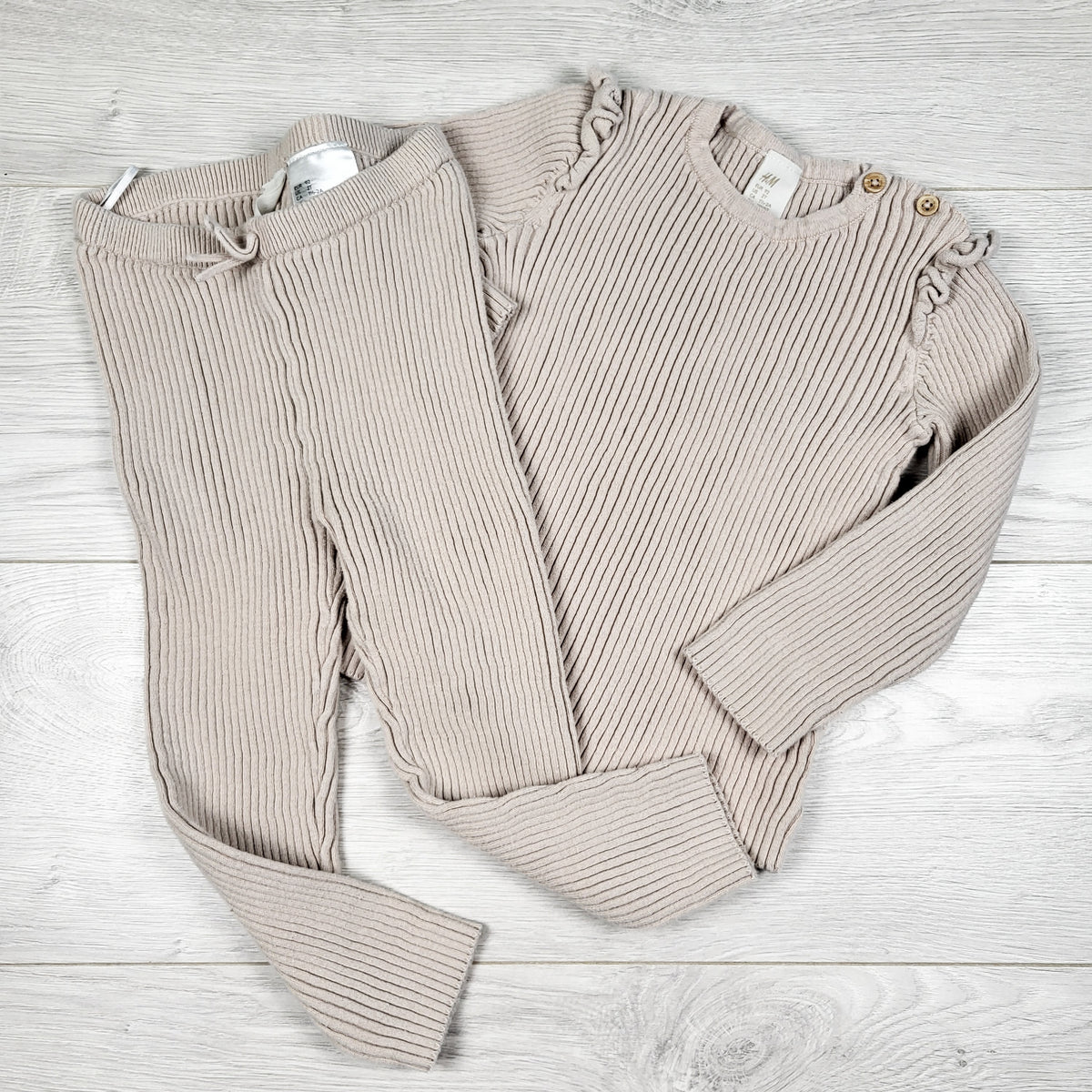 H and M beige ribbed 2pc knit set - Size 18 to 24 months
