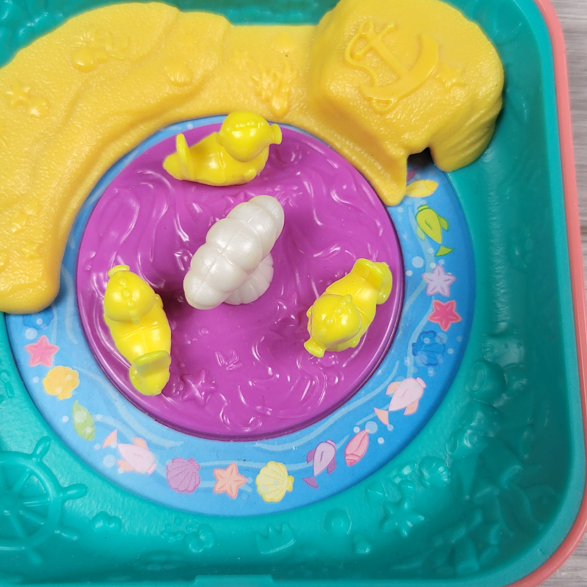 Polly Pocket Hidden Hideouts Mermaid Cove Compact Playset (2019)