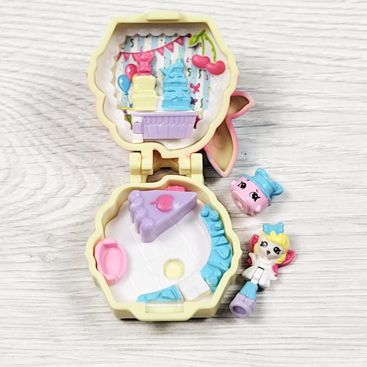 Shopkins Lil' Secrets Strawberry Sundae Secret Locket Playset (2018)