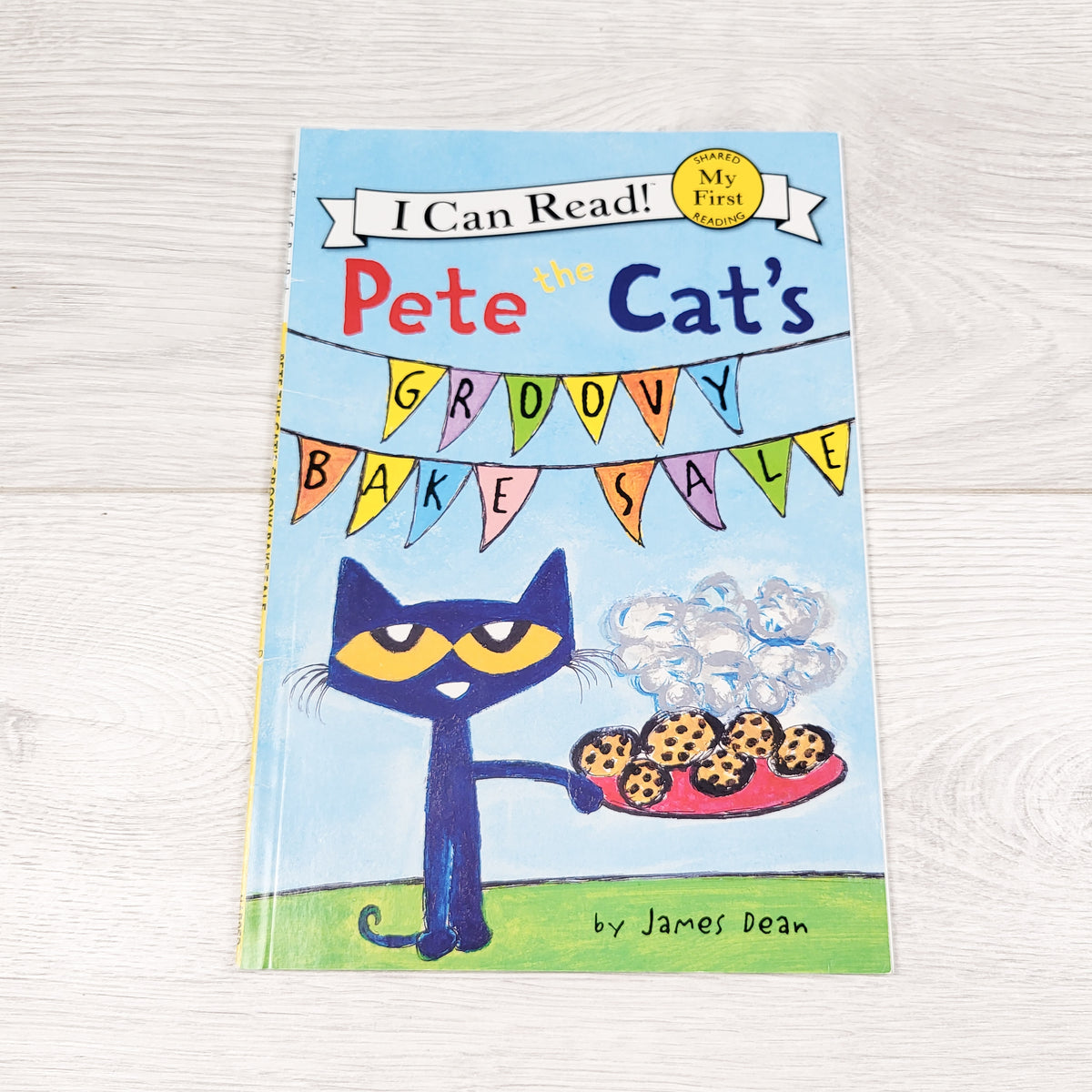 Pete the Cat's Groovy Bake Sales - soft cover early reader book