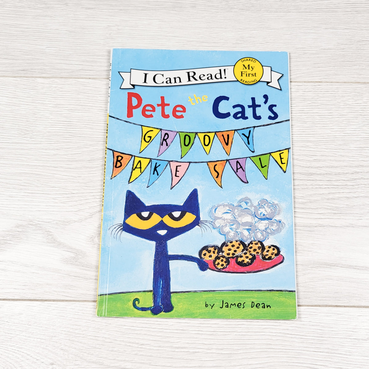 Pete the Cat's Groovy Bake Sale - soft cover early reader book