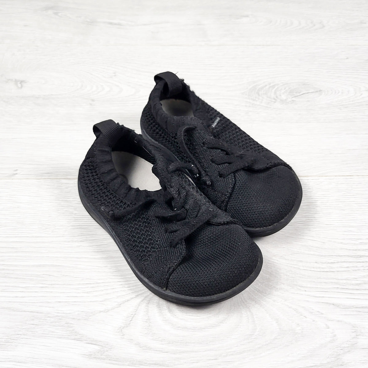 Black wide toe barefoot style mesh shoes - Size like a 6/7