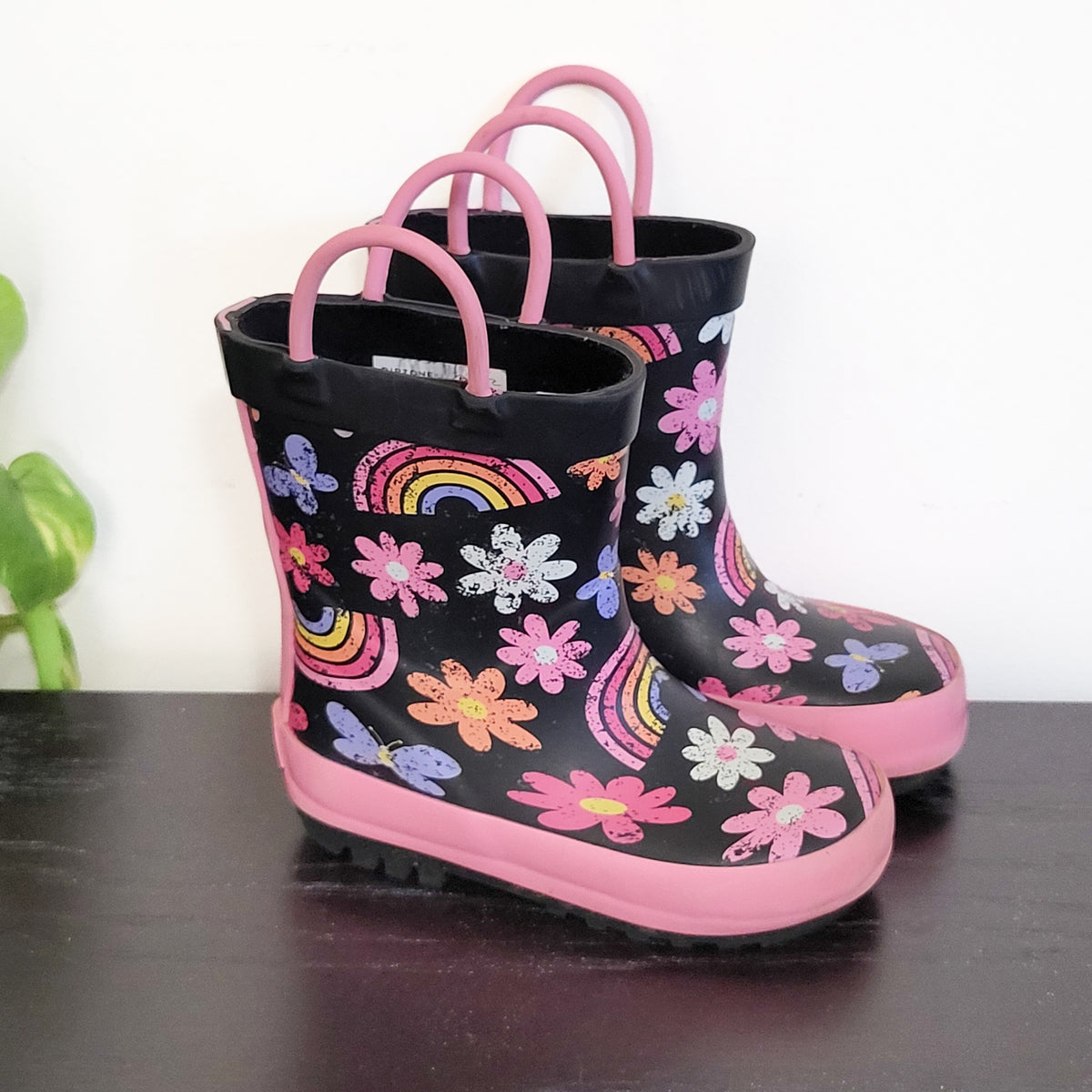 Ripzone rain boots with flowers and rainbows - Size 7