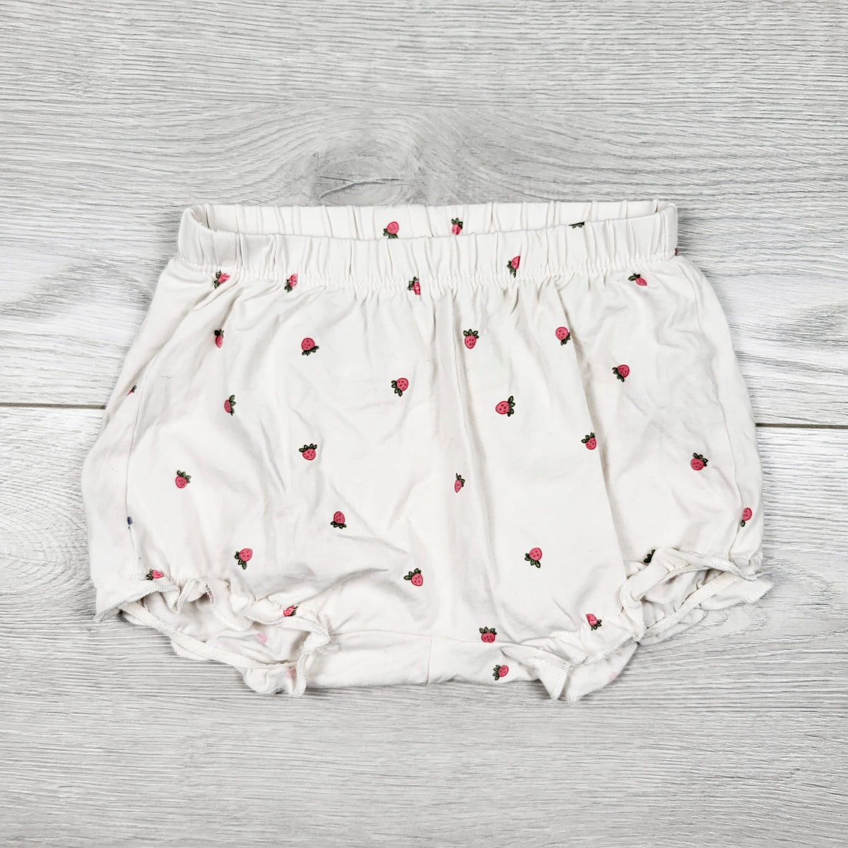 H and M white organic cotton strawberry print short - Size 6 to 9 months