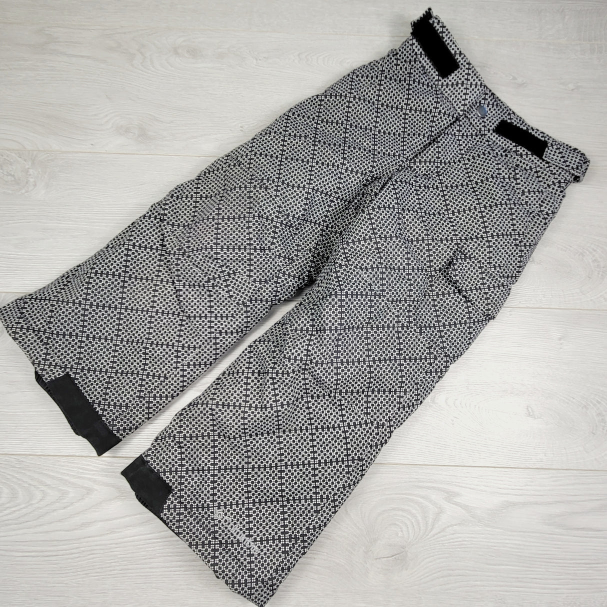 TAMC1 - Columbia black and white patterned snow pants. Size 4/5T